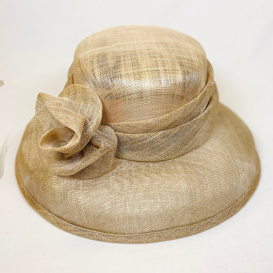 Cream occasion hat with sculpted feature flower