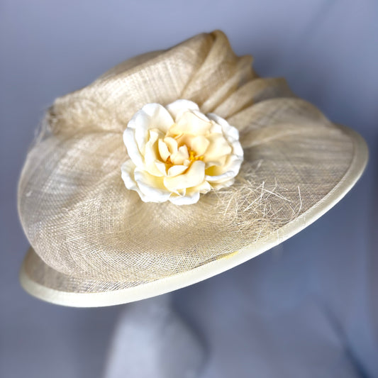 Cream straw wide-brim hat with flower detail